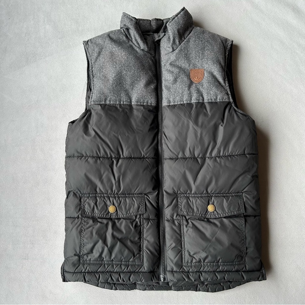 Roots ~ Puffer Vest ~ Youth Size XL 11-12 ~ Black Grey